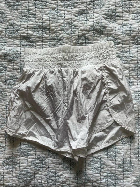 SO Pants - Lightweight White Elastic-Waist Shorts